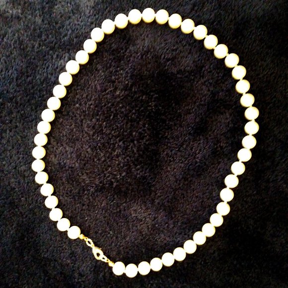 Imitation Pearl Necklace - Picture 1 of 4